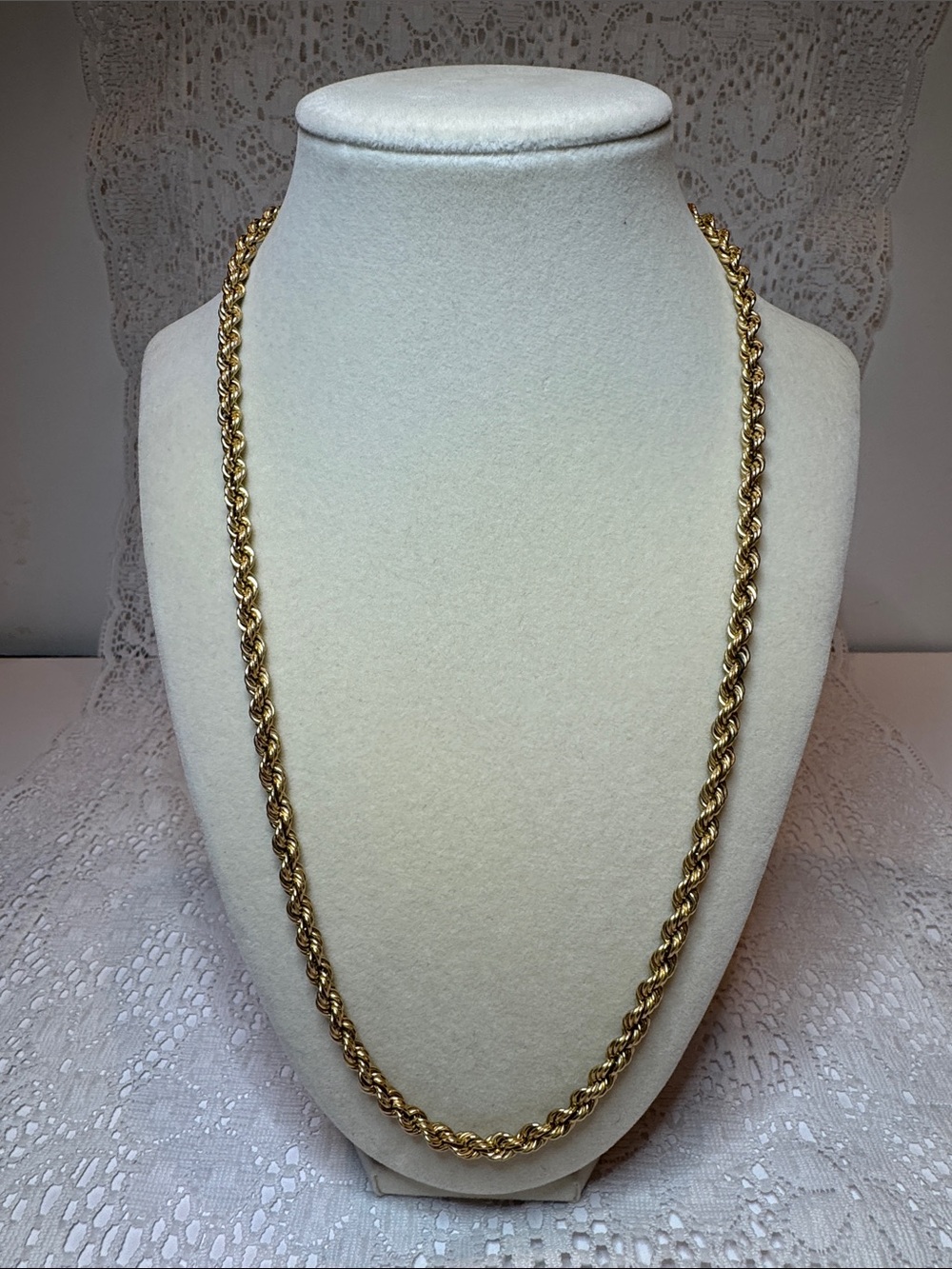10K Gold Rope Chain Necklace Women Jewelry 9.82 grams